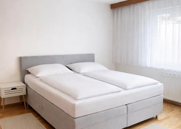 Δωμάτια σε οικογενειακή κατοικία Leo's *